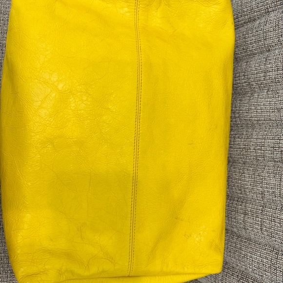 Gucci - Interlocking GG Small Convertible Duffle Bag in Crinkle Yellow Leather - Picture 8 of 16